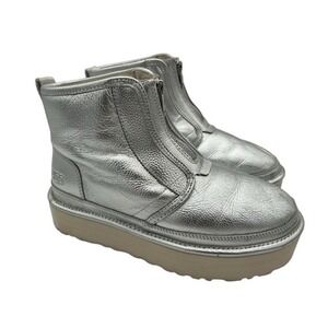 UGG Classic Mini Front Zip Boots Women's Size 8 Silver Metallic Leather Platform